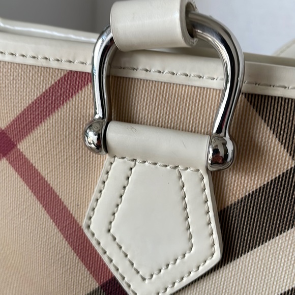 💯% AUTHENTIC LARGE BURBERRY SUPER NOVA CHECK TOTE BAG. - Picture 7 of 17